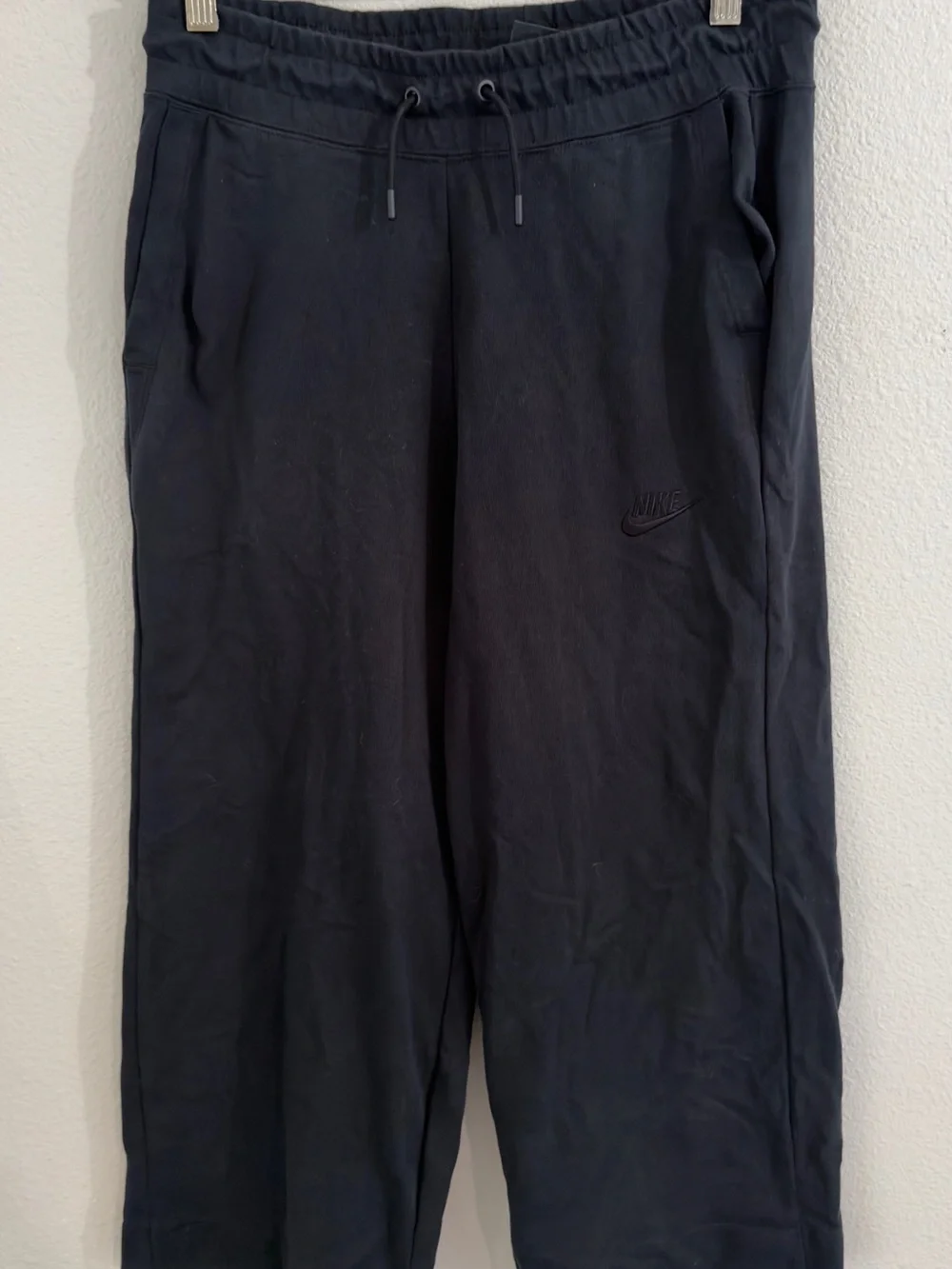 Nike Womens XS Black Loose Fit Capri Sweatpants